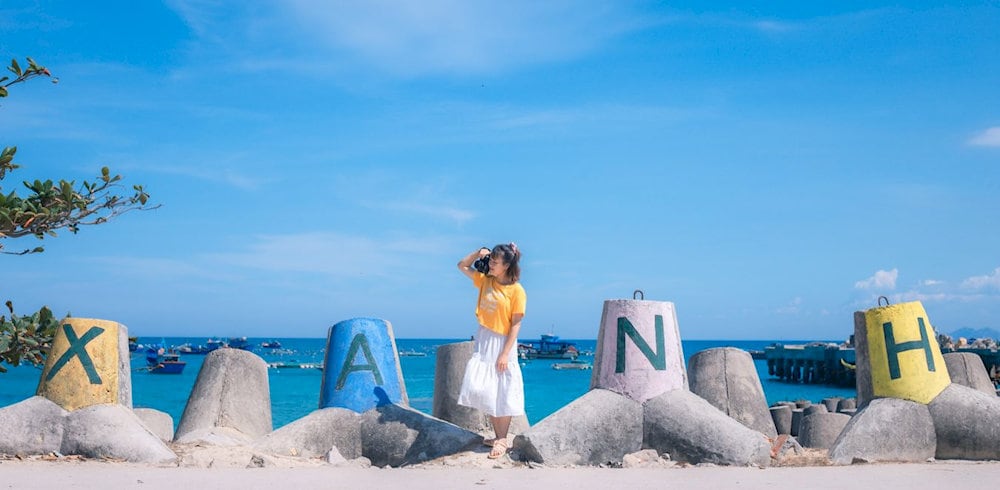 Những cột đá ở cầu cảng trở thành phông nền hoàn hảo cho bức ảnh của bạn 